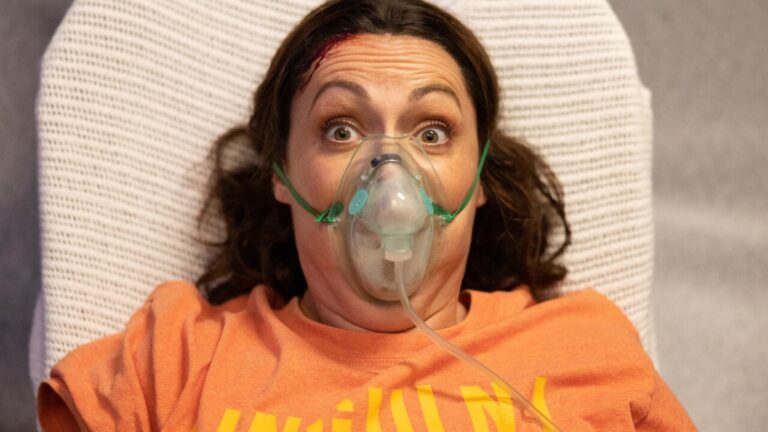 ‘Wellmania’ Review: A Comedy That Shows That It Is Hard to Care for Annoying People